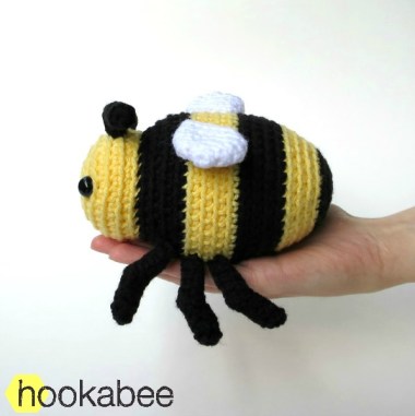 Little Bobby the bumble bee amigurumi crochet pattern by @hookabee crochet (www.hookabee.com) #crochet #amigurumi #bumblebee #bee #pattern #stuffedanimal