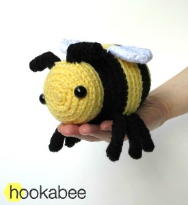 Little Bobby the bumble bee amigurumi crochet pattern by @hookabee crochet (www.hookabee.com) #crochet #amigurumi #bumblebee #bee #pattern #stuffedanimal
