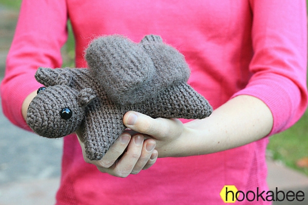 Hanna the squirrel amigurumi pattern by @hookabee